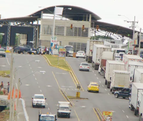 Banda que roba vehículos de acarreo vuelve a atacar en frontera con Costa Rica