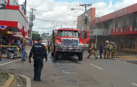 Incendio afecta varios comercios y oficinas en Santiago, Veraguas