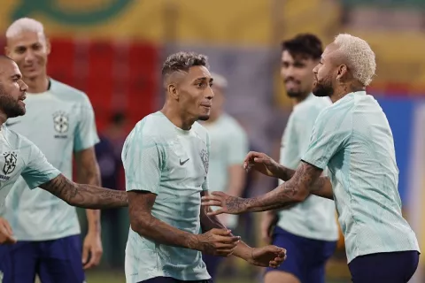 Tite ultima detalles y Alex Sandro repite con el grupo