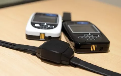Probarán brazalete electrónico en zonas del país con altos casos de violencia doméstica