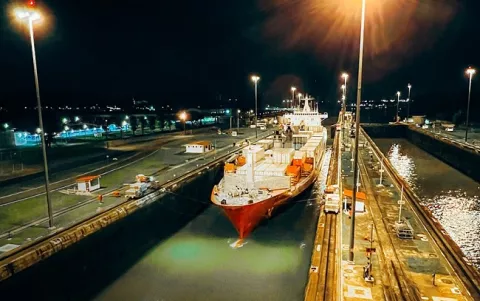 Portacontenedores y graneleros lideran usuarios del Canal