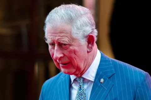El Palacio de Bukingham adaptará el tamaño de la corona para Carlos III