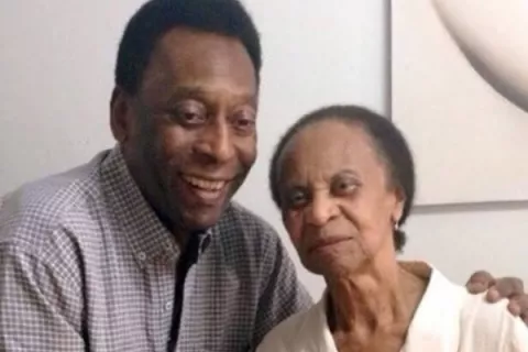 Celeste Arantes, madre de Pelé, no sabe que su hijo murió