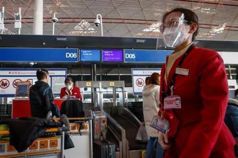 Grandes ciudades chinas relajan restricciones anticovid, pero Pekín niega su 'apertura total'