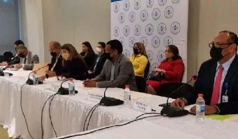 Actores piden echar las cartas sobre la mesa