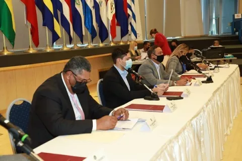 Presidente objeta asignación de más recursos a municipios