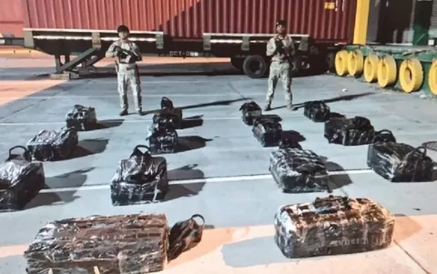 Incautan 760 paquetes de drogas en Colón