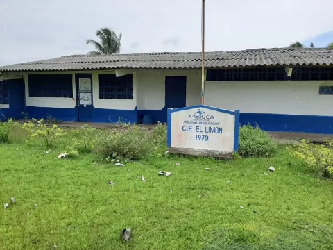 Padres de familia se quejan de la falta de supervisión hacia los docentes