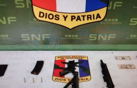 Decomisan fusil en puesto fronterizo de San Isidro 