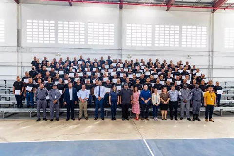 Se graduan 127 nuevos agentes penitenciarios