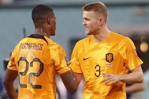  Dumfries mete a la Países Bajos en cuartos de final