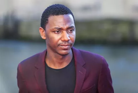 Jerrod Carmichael presentará los Globos de Oro