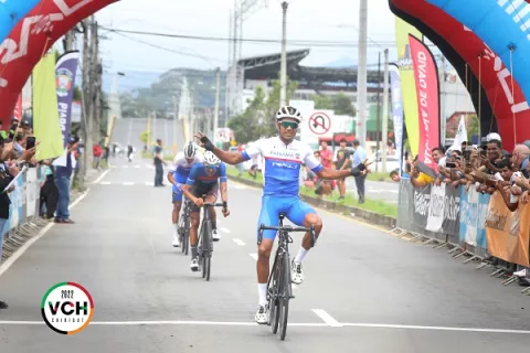 Jorge Castelblanco se lleva la tercera etapa de la Vuelta Ciclística a  Chiriquí