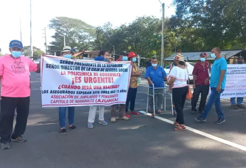 Jubilados salen a las calles, exigen respuestas al Gobierno 