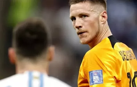 Protagonista del '¿qué miras bobo?'  arremete contra Messi