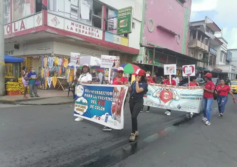  Con caminata conmemoran día de lucha contra el VIH en la ciudad de Colón