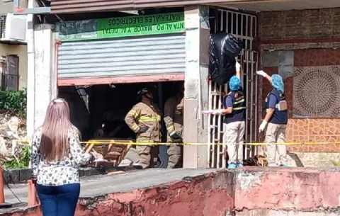 Presunto ladrón muere atrapado en entrada a depósito