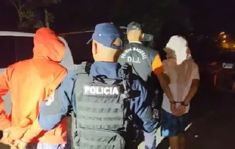 Tres hombres se esconden y roban en un supermercado de La Chorrera 