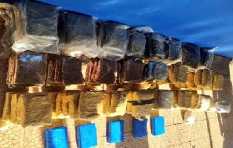 Auto hallado en el Puente de las Américas cargaba 126 paquetes de droga