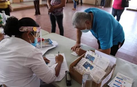 Pago de quincena y bono para jubilados comenzó este lunes