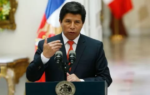  Detienen a Pedro Castillo tras ser destituido por el Congreso