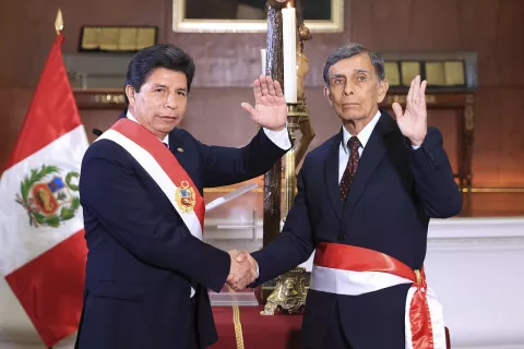 Castillo termina turbulento mandato con un suicidio político