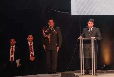 Renuncia el ministro de Defensa de Perú por 'motivos personales'