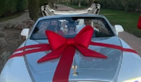  Cristiano Ronaldo recibe un Rolls-Royce para aliviar las penas 
