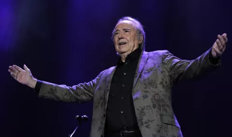 Serrat da su último adiós a los escenarios en Barcelona