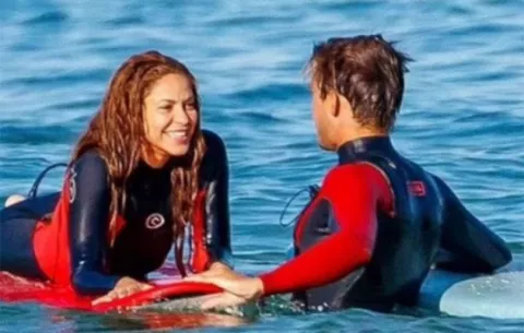 Shakira deja claro que no sale con su instructor de surf: 'Mi única ilusión son mis hijos'