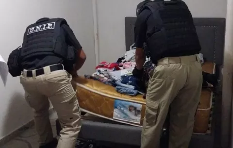 Caen funcionarios de migración por tráfico de migrantes