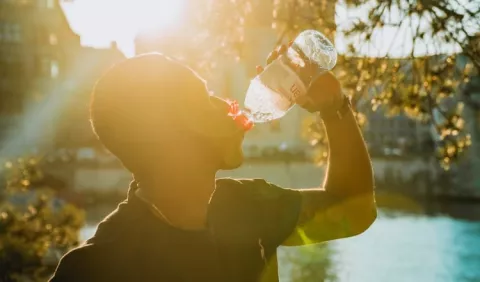 Agua: ¿Qué cantidad se debe beber al día?