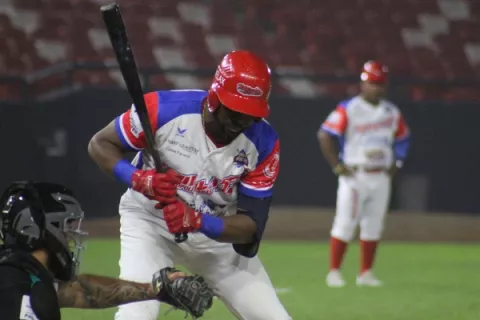 Águilas frenan a los Atlánticos y empatan la Serie Semifinal