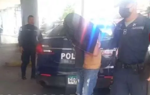 Ladrón habría pasado de recibir trabajo a estrangular a abuelitos en Chanis