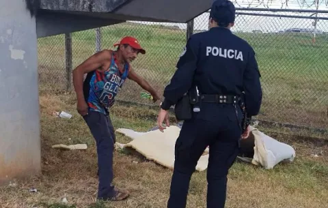 Habitante de calle rescata a bebé abandonada en Tocumen
