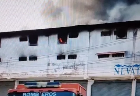 Se incendia bodega en la Zona Libre de Colón 