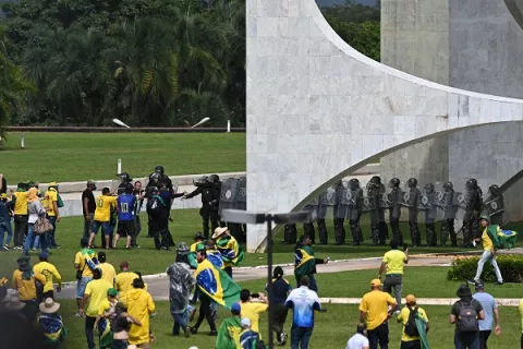 Seguidores de Bolsonaro irrumpen en presidencia de Brasil