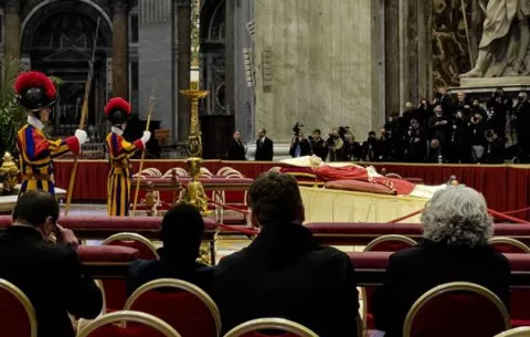 Férrea seguridad en Roma por funeral de Benedicto XVI