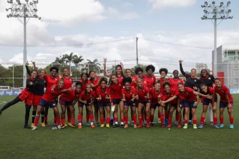Panamá femenina viaja a Colombia con 23 jugadoras
