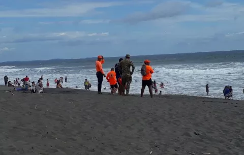 ¿Cómo se justifica el cobro para entrar a las playas de Las Lajas?