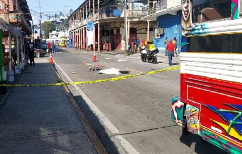 Ciclista muere atropellado por bus de la ruta Pilón- Colón