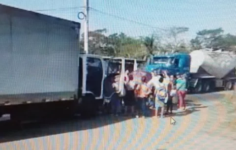 Padres de familia de la escuela El Giral cierran vía