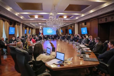 Gobierno  extiende precio de combustibles a $3.25