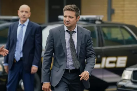 Jeremy Renner continúa con su recuperación en casa