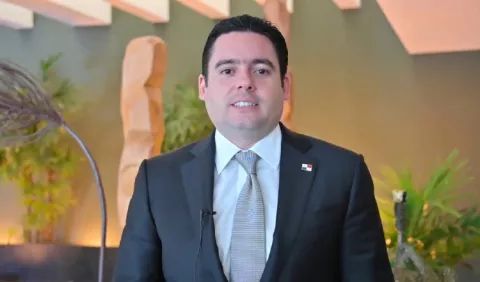 Funcionarios siguen sin acatar pedido de Laurentino Cortizo