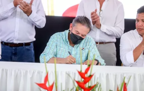 Cortizo sanciona Ley de Política Agroalimentaria de Estado