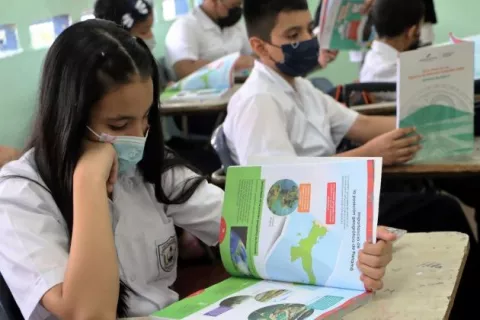 Meduca licita impresión de libros por $10.5 millones