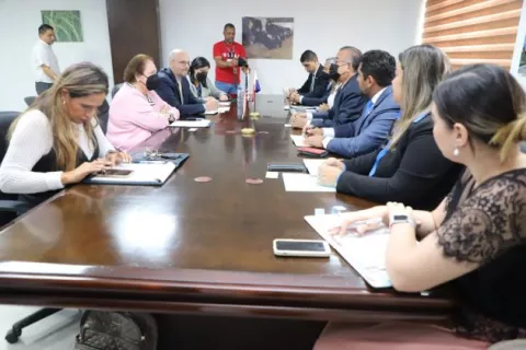 Valderrama  aborda exportación hacia EE.UU con embajadora