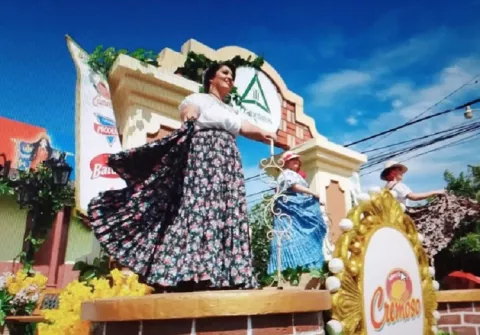 Evalúan ganancias del Desfile de las Mil Polleras 