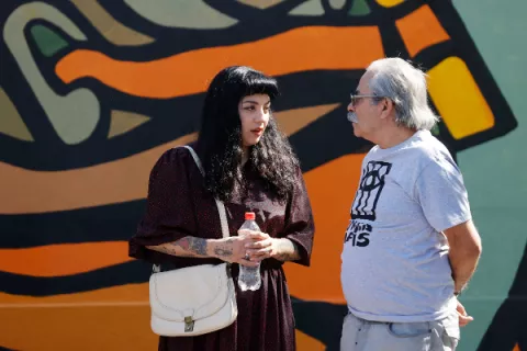Mon Laferte da rienda suelta a su faceta de pintora y poeta